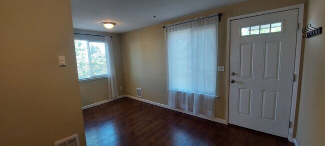 Building Photo - Lovely 1 Bedroom Apartment in the Lettered Streets District