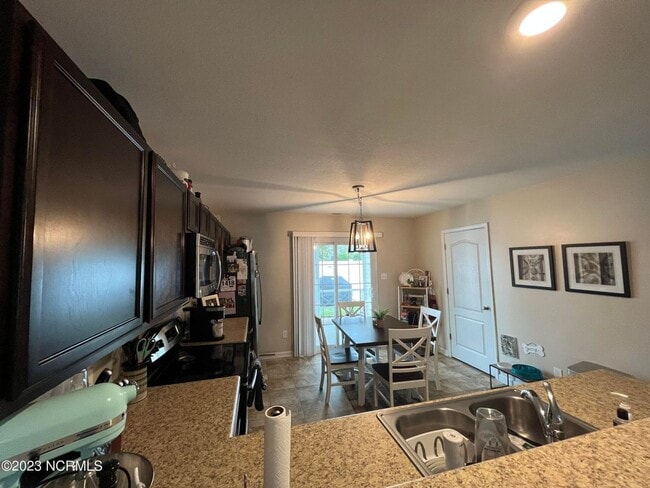 Building Photo - Welcome to Carolina Plantations!