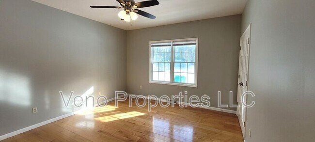 Building Photo - 2057 Rowley Rd
