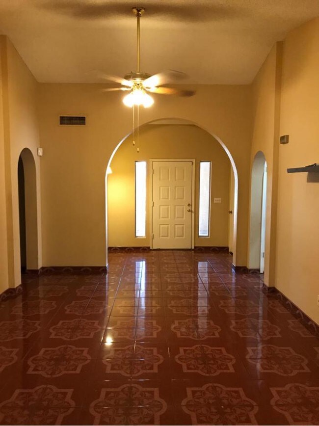 Building Photo - 3 bedroom in Peoria AZ 85345