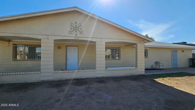 Primary Photo - 4724 N 61st Ave