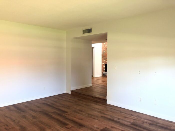 Building Photo - 9019 E Winchcomb Dr