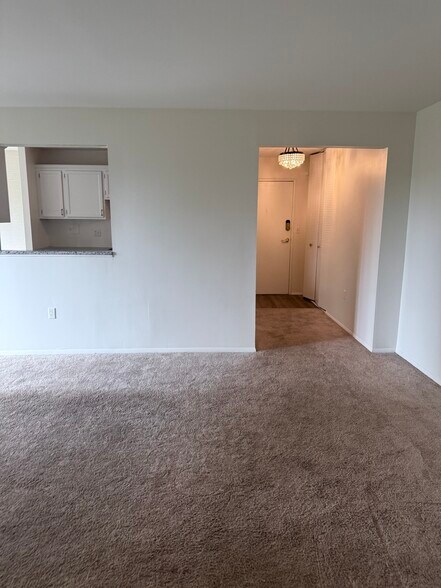 Building Photo - 1506 Summit Pointe