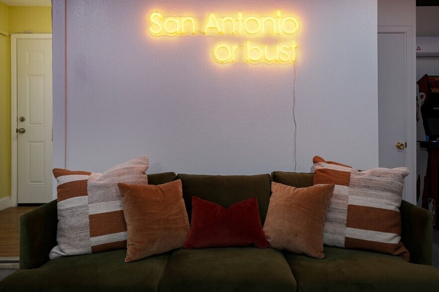 Building Photo - 10807 Mount Ida Dr