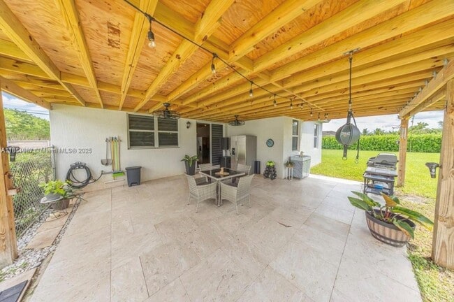 Building Photo - 30600 SW 193rd Ave