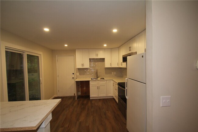 Building Photo - 34 Bright Oaks Dr