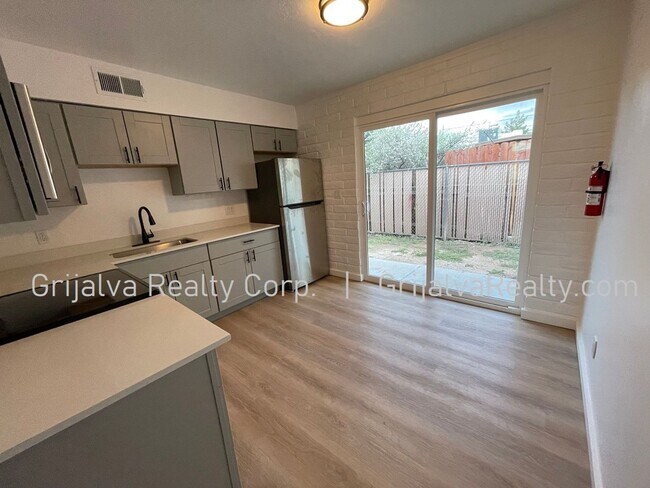 Building Photo - 2515 N Geronimo Ave