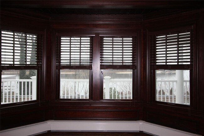 Building Photo - 158 Woodbine Ave