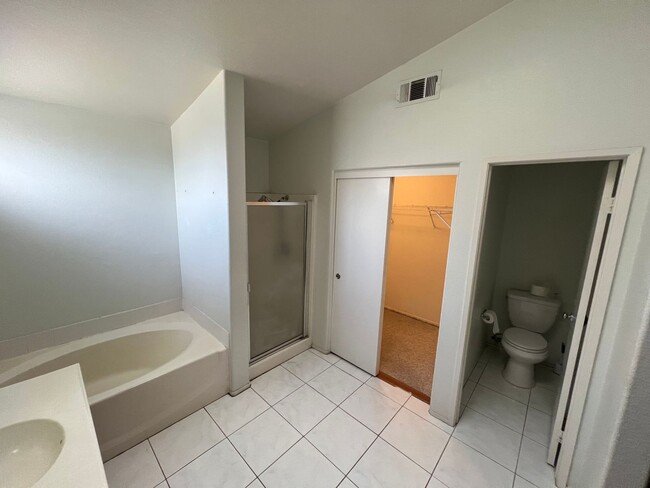 Building Photo - Spacious 4-Bedroom + Office Home in Desirable HOA Community Near New Shopping & Costco