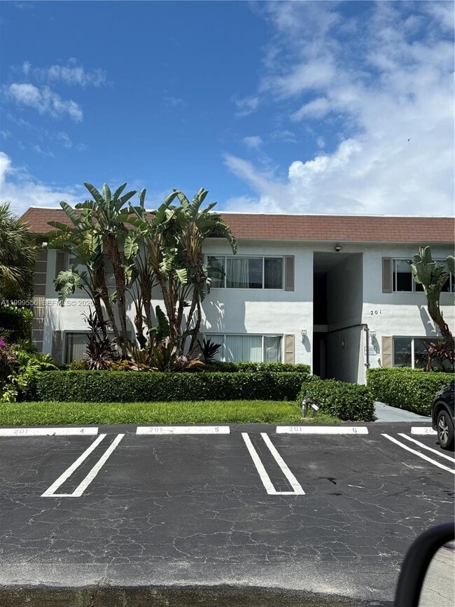 Building Photo - 201 SE 6th Ave