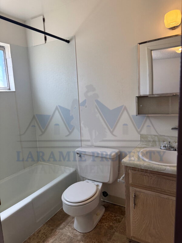 Building Photo - 706 Downey St