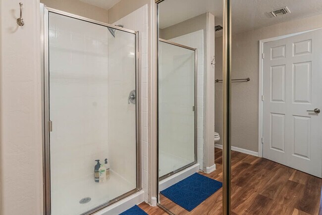 Building Photo - 1275 E University Dr