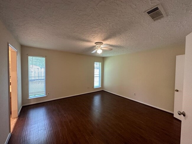 Building Photo - 239 Kings Way