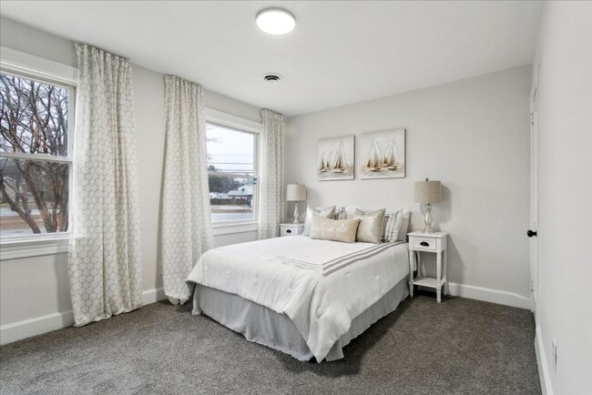 Building Photo - Renovated home in Heart of Hampton Roads