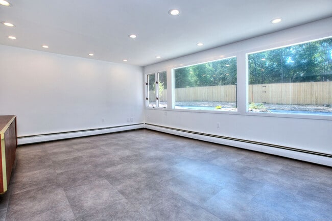 Building Photo - 208 Bayberry Ln