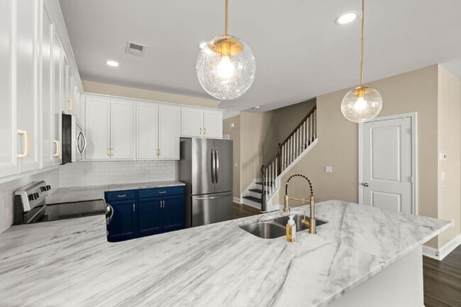 Building Photo - 407 Stoneleigh Ln