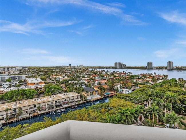 Building Photo - 2000 Island Blvd