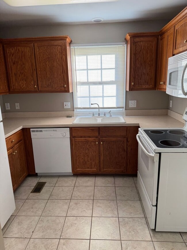 Building Photo - Hollar Duplex Conover