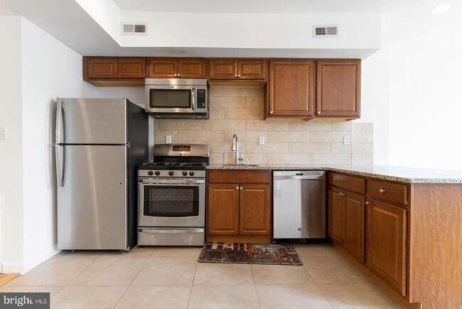 Building Photo - 227 E Girard Ave