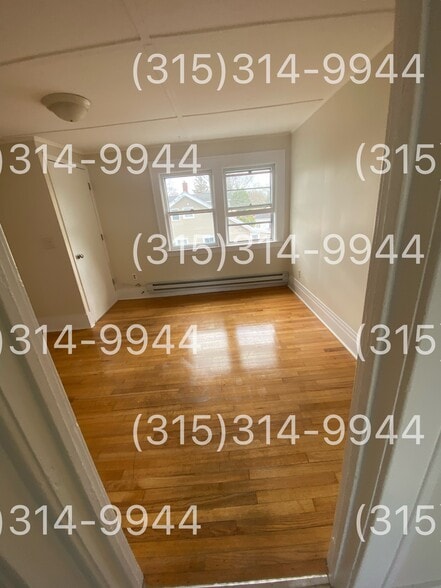 Building Photo - 211 Russell Ave