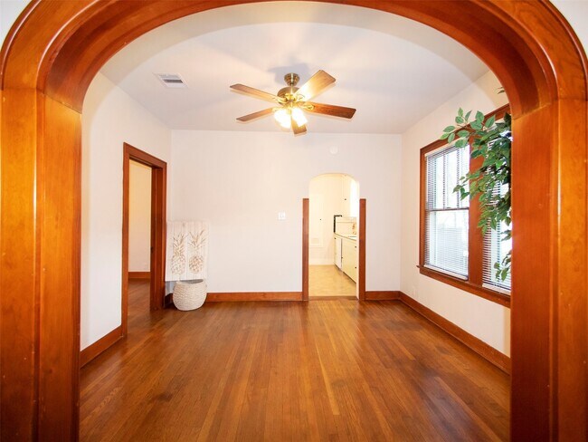 Building Photo - 5111 Ave Q 1/2