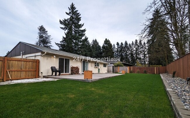 Building Photo - Charming 3 BD | 1 BA Home w/ Large Backyar...