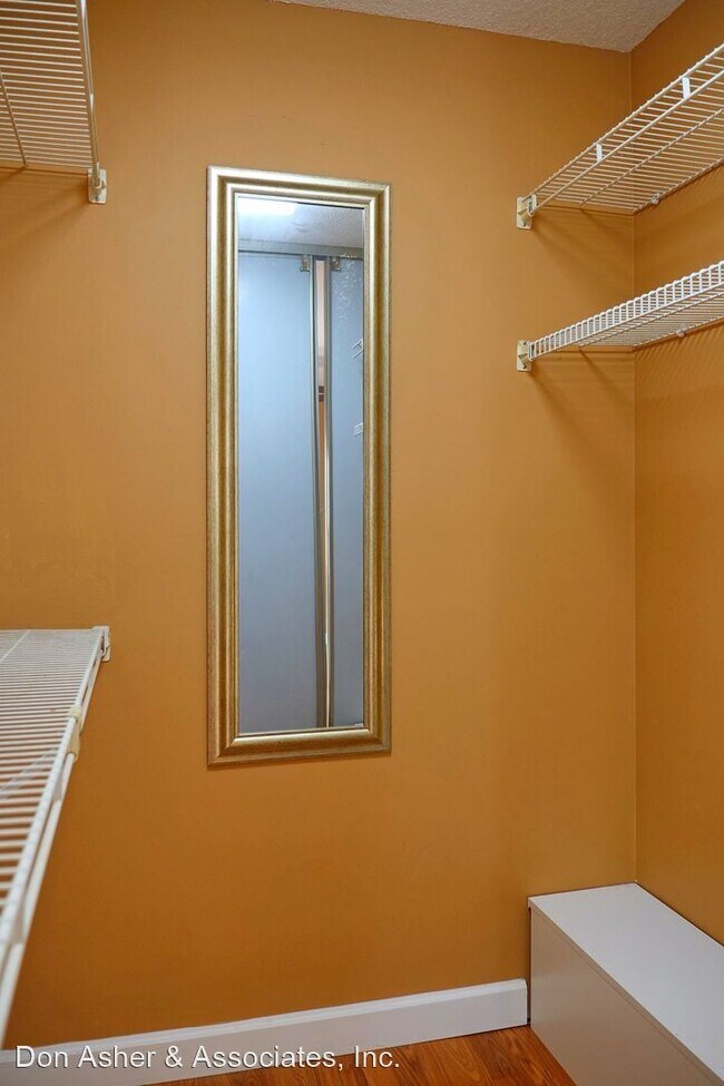 Building Photo - 2 br, 2.5 bath House - 5262 Coral Court Un...