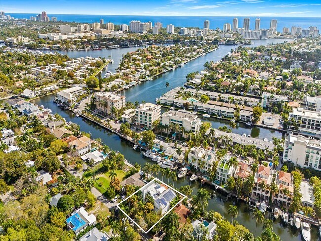 Building Photo - 450 Victoria Terrace