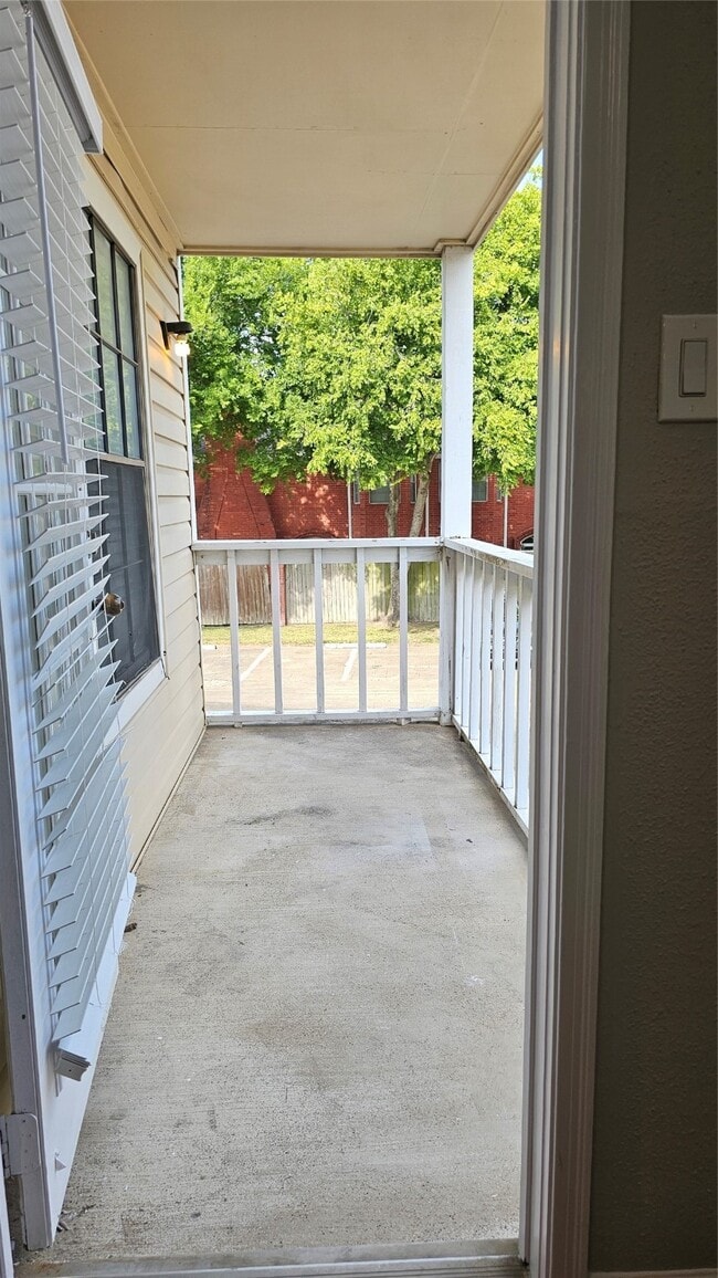 Building Photo - 2750 Holly Hall St