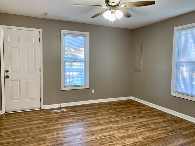 Building Photo - "5 Points Beauty 2-Bed Oasis in Huntsville. $500 off one month with 18 month lease!!!