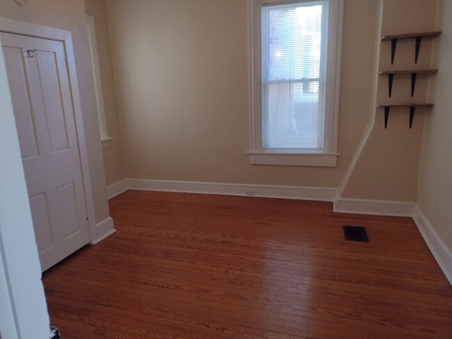 Middle Bedroom - 441 W Lemon St