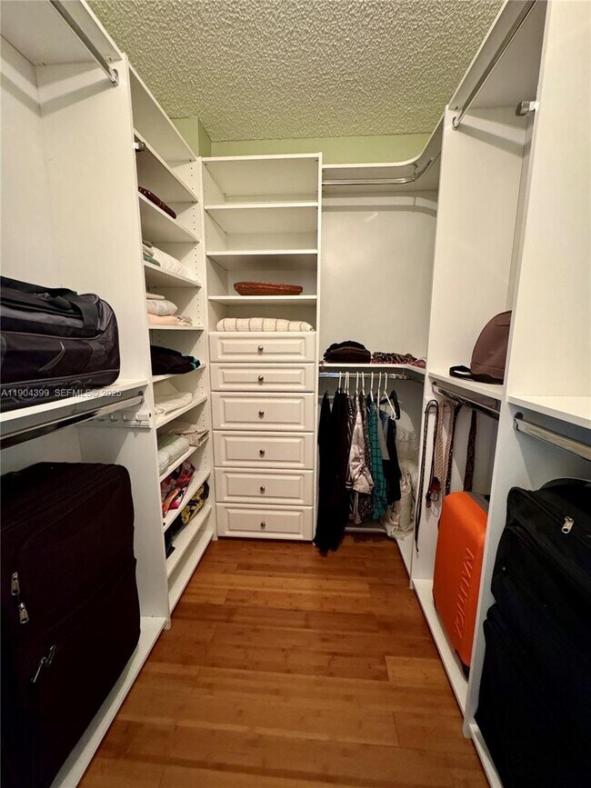 Building Photo - 18151 NE 31st Ct