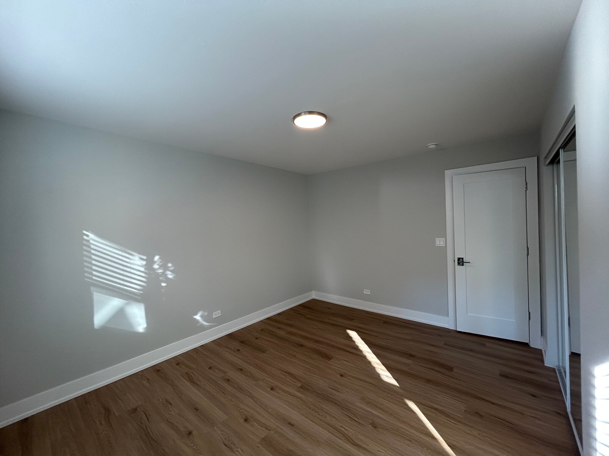 Building Photo - 540 W Aldine Ave