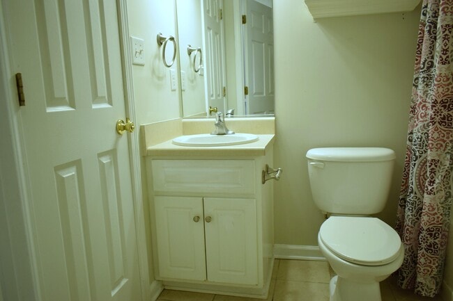 Building Photo - 106 Grove Landing Ct