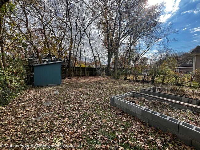 Building Photo - 1814 S Holly St