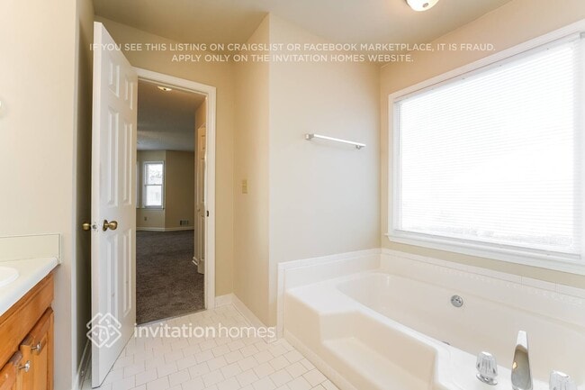 Building Photo - 2440 Sherrie Ln SW