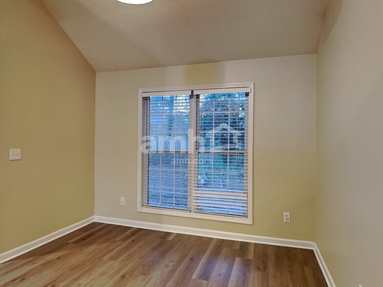 Building Photo - 670 Old Johnson Rd