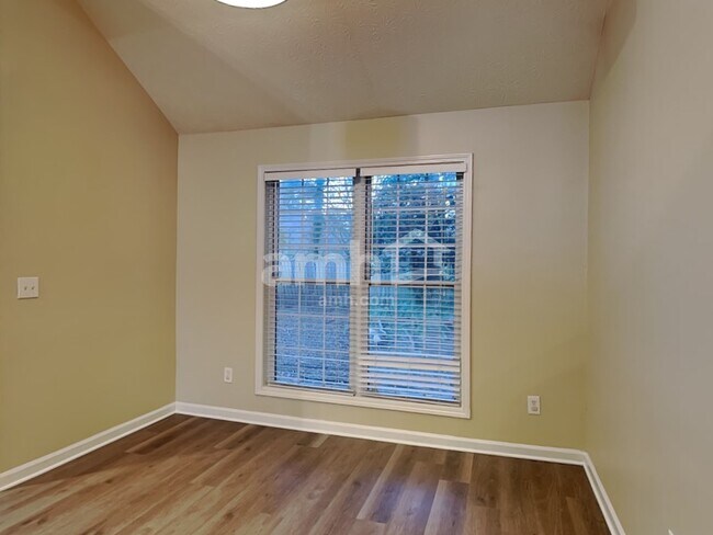 Building Photo - 670 Old Johnson Rd