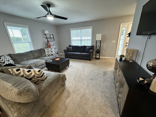 Building Photo - 420 Evergreen Dr