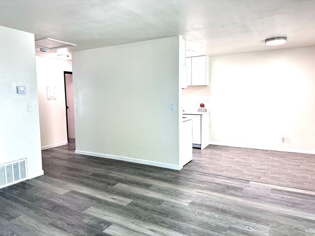 Building Photo - FULLY REMODELED * 1 BED / 1 BATH