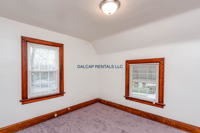 Building Photo - Firestone Park Home Available