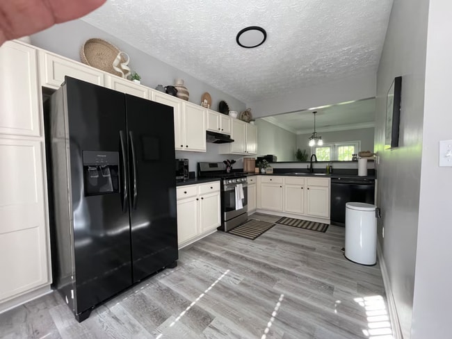 Building Photo - 5690 Hampton Ct