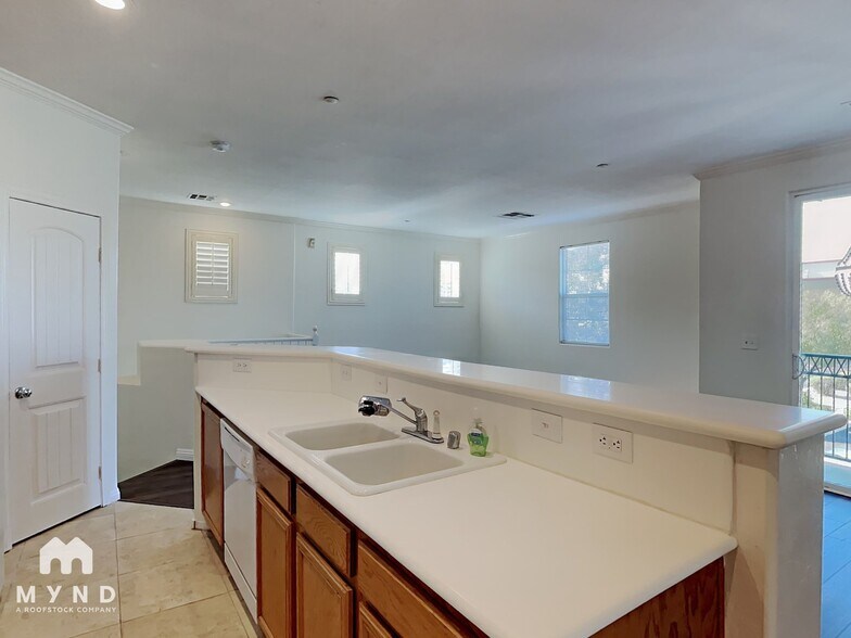 Building Photo - 495 Westminster Hall Ave