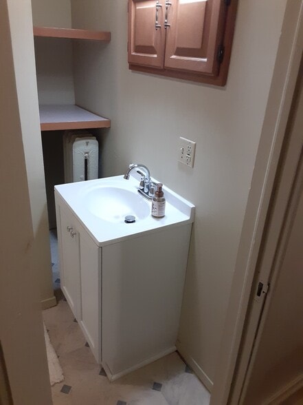 Building Photo - 1801 Cumming Ave