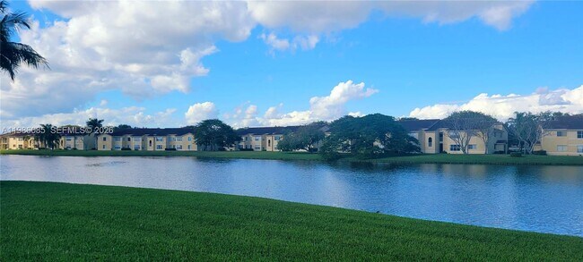 Building Photo - 12400 Vista Isles Dr