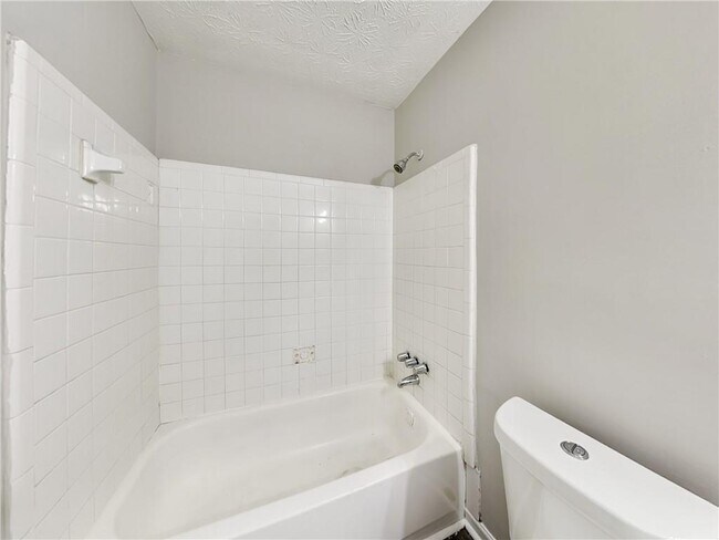 Building Photo - 1829 Whitehall Forest Ct SE