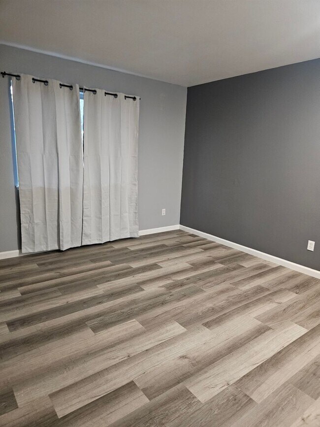 Building Photo - 1017 Lincoln St