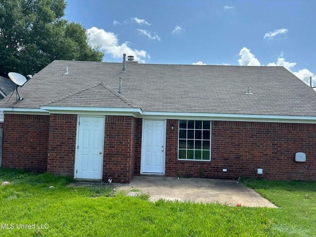 Building Photo - 7059 Hampton Dr