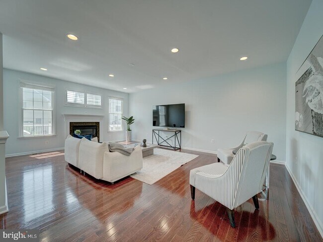 Building Photo - 43320 Barnstead Dr