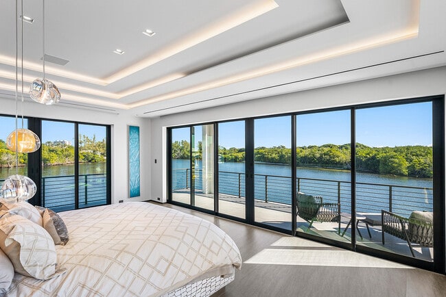 Building Photo - 2934 NE 8th Ave